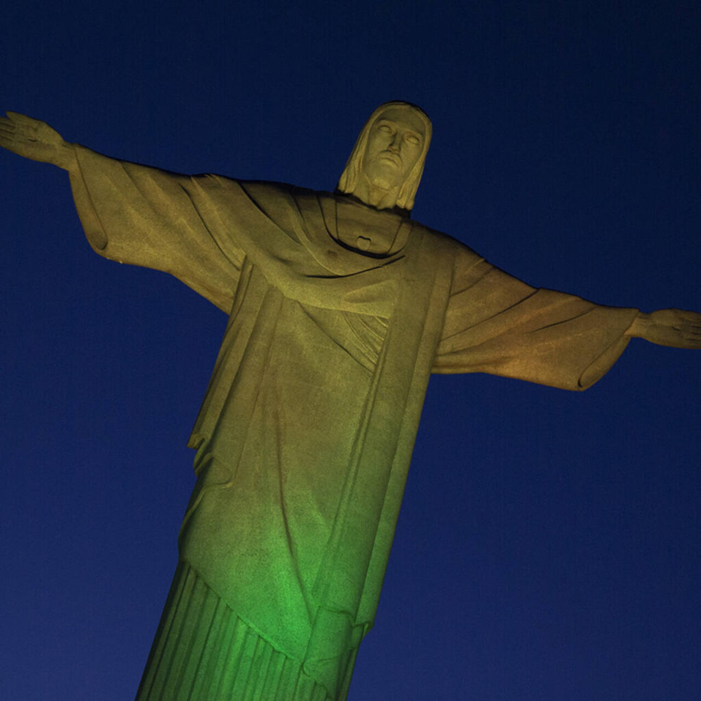 Фото 63 — Изумрудная статуя Бразилии